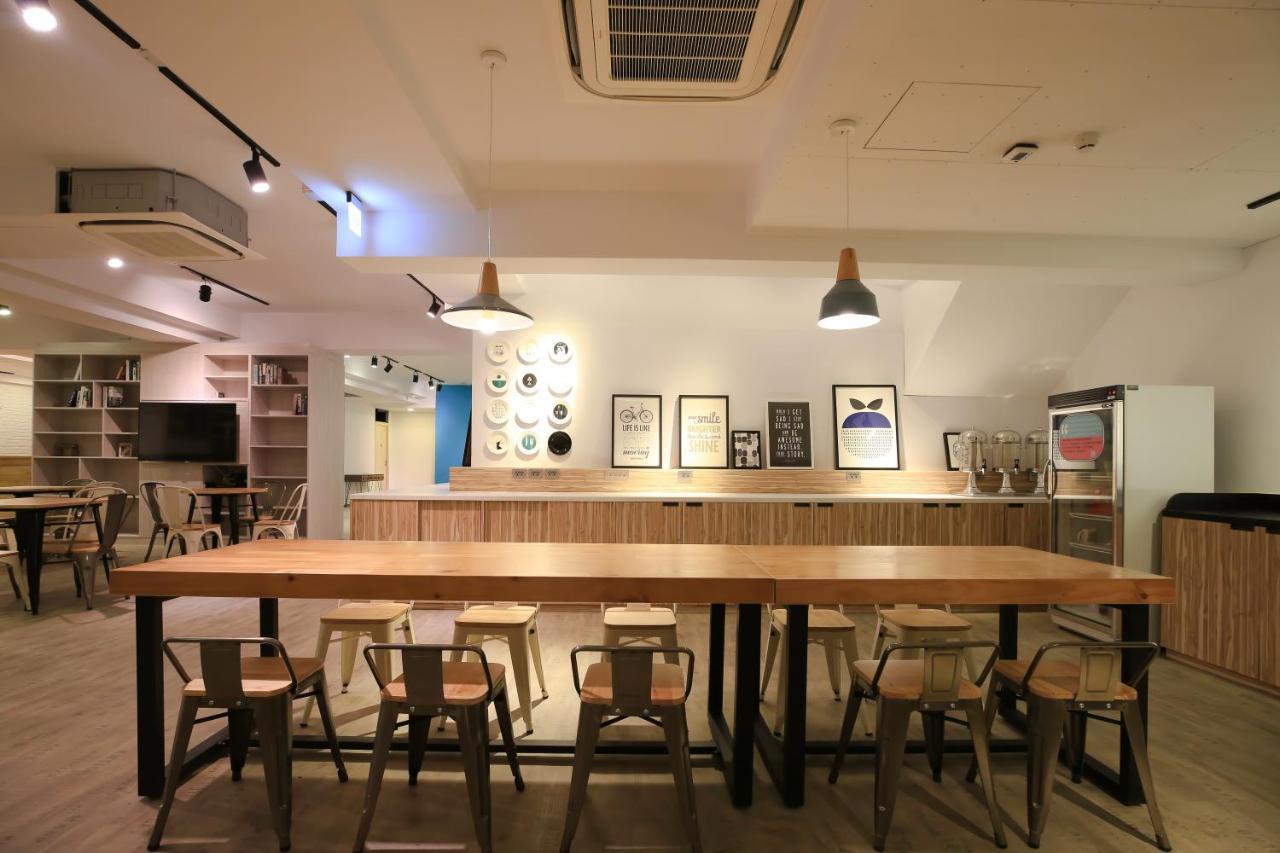 Flyinn Hostel Kaohsiung Exterior foto